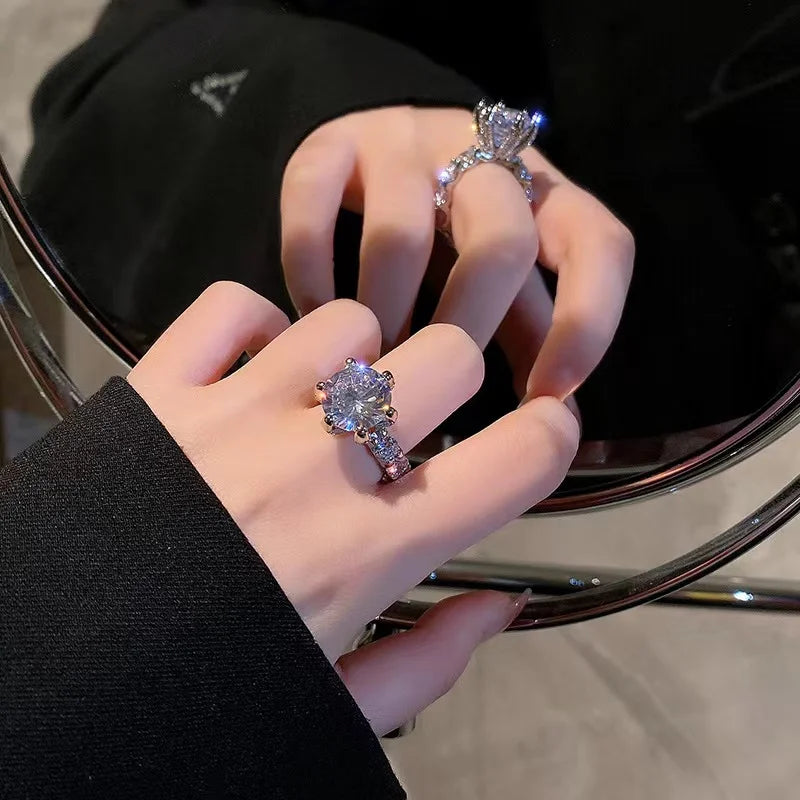 Trendy silver and gold ring in black heart shape